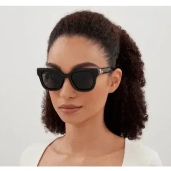 NEW GUCCI SUNGLASSES - Picture 3 of 4